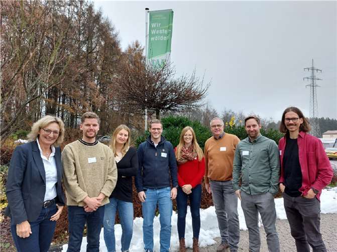 (v.l.) Sabine Schneider (Energieagentur Rheinland-Pfalz), Thomas Siry (VG Selters), Lina Braun (VG Wallmerod), Christoph Brabender (Westerwaldkreis), Helena Frink (VG Bad Marienberg), Thomas Henritzi (VG Westerburg), Timo Karl (VG Hachenburg), Max Weber (VG Montabaur).  Foto: Sabine Schneider