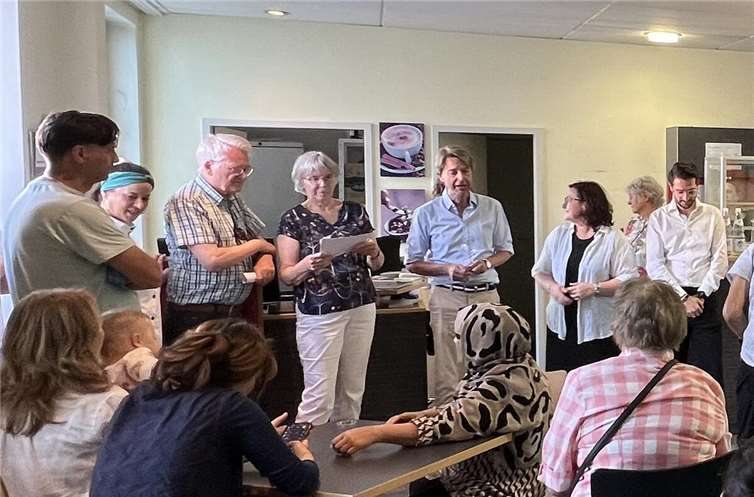 10 Jahre Café International in Mayen (v.l.) .) Sarah Sondermann, Flüchtlingsbeauftragte Stadt Mayen, Gerd und Gertrud Kohlhaas, Flüchtlingshilfe im Raum Mayen und Vordereifel e. V. und Markus Göpfert, Leitung Fachdienst Migration im Caritasverband, begüßten alle Anwesenden. Foto: Simon Schmitten