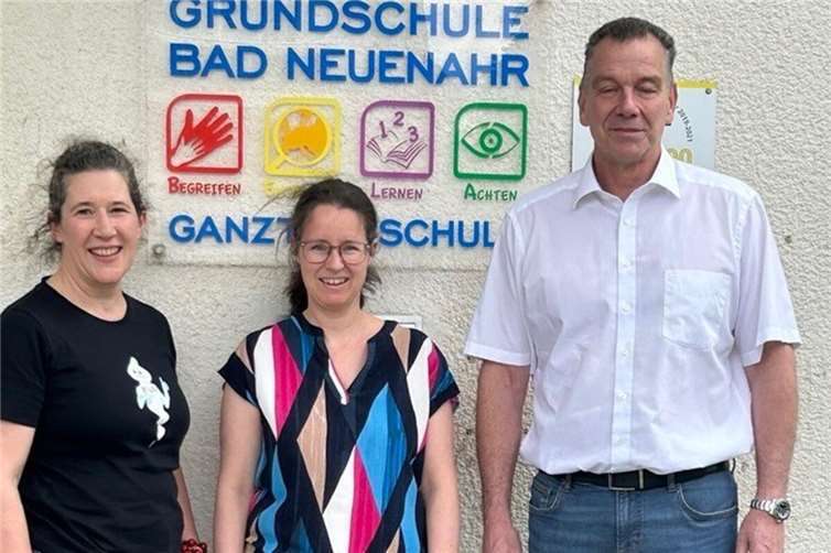 (v.l.) Schulleiterin Ursula Bell, Anja Heckenbach und Dirk Rieck-Gangnus. Foto: privat