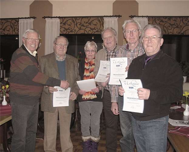 v.l. Siegfried Schwarz, Joachim Lopin, Sigrid Kolakowski, Willi Schneider, Karl-Heinz Breithausen und Bernd Sehrer.privat