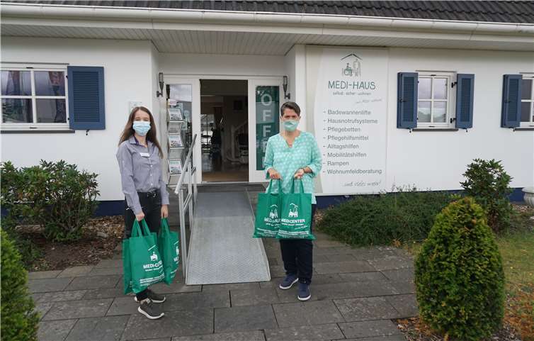(v.l.) Simone Kroop (Kauffrau im Gesundheitswesen in der Ausbildung), Margit Seinsche (Mitarbeiterin der KJH Koblenz Arenberg). Foto: privat