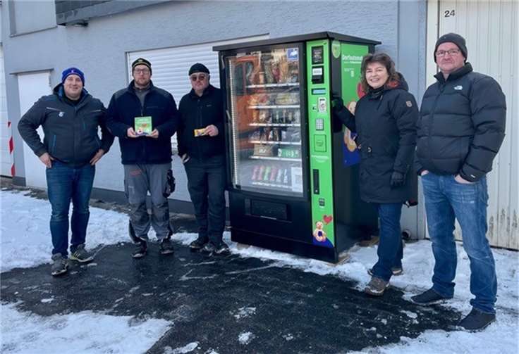 (v.l.) Steffen Neidhöfer (Fa. Frühstücksbringer), Markus Negd (FFW Horressen-Elgendorf), Jörg Klinger (Bauhof Montabaur), Melanie Leicher (stellvertr. Ortsvorsteherin), Thorsten Manche (Ortsbeirat).  Foto: Manuela Quirmbach