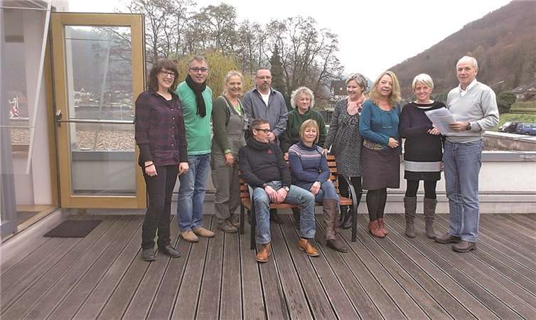 v.l. Susanne Frank (Ambulante Dienste Boppard), Hans-Jürgen Schmidt (GPZ Cochem), Sabine Heidger (Rheinwerkstatt Boppard), Thomas Wagenknecht (GPZ Cochem), Frauke Stein (Haus St. Martin Kastellaun), Margit Kahlenbach (GPZ Koblenz), Monika Schuh und Maria Thomas (Lehrgangsleitung), Werner Bleidt, Geschäftsführer Bethesda-St.Martin gGmbH. Sitzend Torsten Laux (Haus an der Christuskirche Koblenz) und Petra Berg-Gundershausen (GPZ Ahrweiler). Es fehlen Annerose Renner-Fey (Fachdienste für Arbeit und Integration) und Edeltrud Scholl (GPZ Koblenz).privat