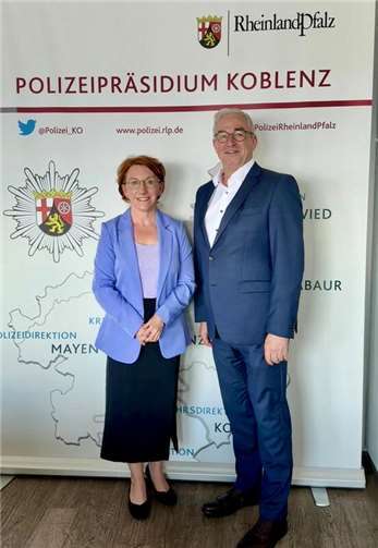 (v.l.) Susanne Müller, MdL und Polizeipräsident Jürgen Süs. Foto: Christina Sönksen