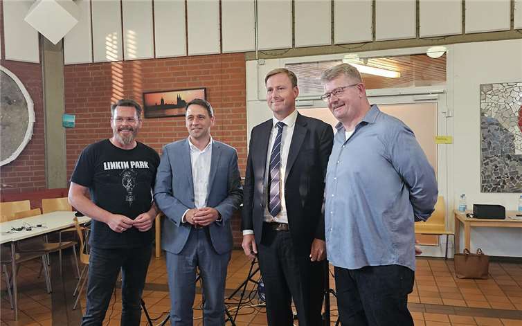 (v.l.) Sven Blaschke, Initiator der Bürgerinitiative Meckenheim, Sven Schnieber (CDU), Stefan Pohl (SPD) und Bernd Ewert, der als Moderator das Gespräch leitete.  Foto: privat
