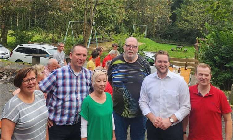 vl.: Tanja Reuter, Torsten Müller, Angelika Thran, Dieter Thran, Martin Diedenhofen, Patrick Jungbluth. Das Organisationsteam hatte für das leibliche Wohl wieder bestens gesorgt und sich auch für die Unterhaltung etwas besonderes einfallen lassen. Bei lustigen Spielen für Jung und Alt wurde ein nicht so ernst gemeinter Wettkampf um die SPD Olympiade ausgetragen und sorgte bei Allen für heitere und ausgelassene Stimmung.  Foto: SPD Leubsdorf