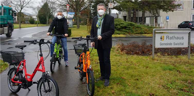 (v.l.) Thomas Böttcher, Zentrale Dienste, Gemeinde Swisttal, und Beigeordneter Hans Dieter Wirtz. Foto: Gemeinde Swisttal