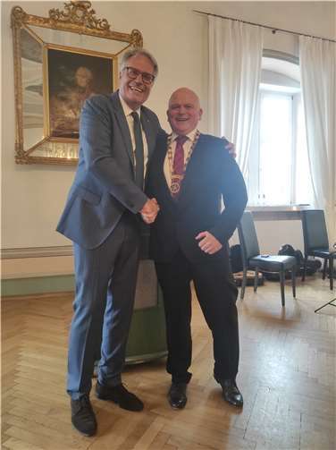 (v.l.) Thomas Hampf und der neue Präsident des Rotary Clubs Montabaur Karl-Heinz Fellenzer.  Foto: privat