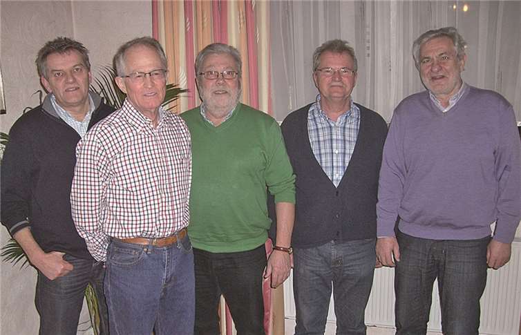 (v.l.) Thomas Preiß, Willi Nachtsheim, Hajo Schwedthelm, Clemens Schneider. Ortsbürgermeister Achim Pohlen. privat