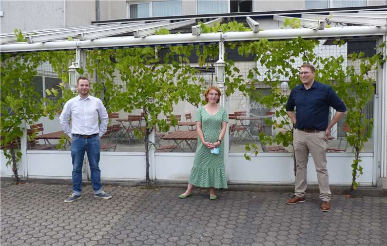 v.l. Tim Baumann (Juso-Vorsitzender und B-Kandidat), Susanne Müller (designierte Landtagskandidatin), Sebastian Goerke (Vorsitzender und Kandidat für das Amt des Bürgermeisters der Verbandsgemeinde). Foto: HE