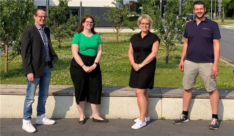 (v.l.) Tobias Mobers, Rebecca Stümper, Nicole Deckers-Mülfarth, Tobias Pötzsch bei der offiziellen Begrüßung von Frau Deckers-Mülfarth als Fraktionsmitglied. Foto: privat