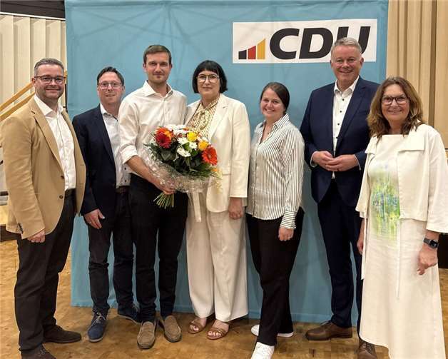 Großer Zuspruch für Anette Moesta MdL (v.l.) Torsten Welling MdL, Martin Busch, Maximilian Rumpf, Anette Moesta MdL, Julia Schrödl, Gordon Schnieder MdL, Mechthild Heil MdB. Foto: CDU Kreisverband Mayen-Koblenz
