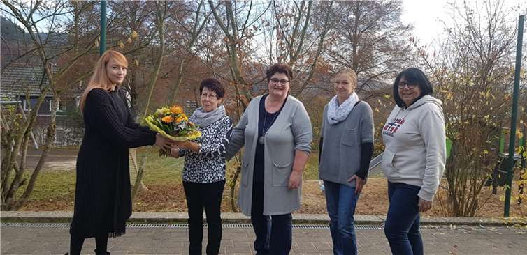 (v.l.) Träger Ramona Kasper, Agnes Udelhofen, Standortleitung Elke Fuhrmann, Elternausschuss Silke Keuler und Karin Robertz. Foto: privat