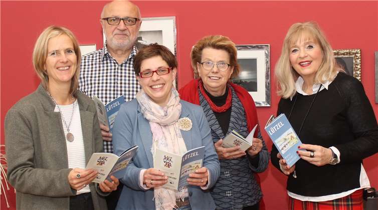 (v.l.): Ulrike Bourry (Quartiersmanagement Lützel), Frank Kellermann (Feste Franz), Christina Zirngib, (Kulturfabrik Koblenz ) Marlies Lindner (Lützeler Bürgerin und Künstlerin) und Kulturdezernentin Dr. Margit Theis-Scholz. privat
