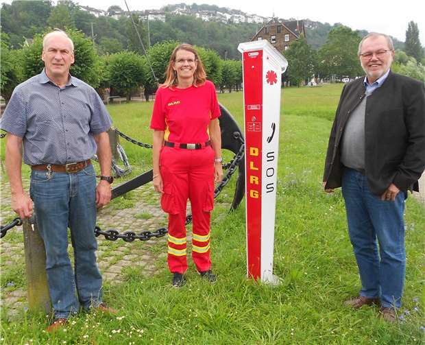 (v.l.) VG Bürgermeister Fred Pretz, Stadtbürgermeister Wolfgang Heitmann und 1. Vorsitzende der DLRG Vallendar Andrea Bomm. Fotos: privat