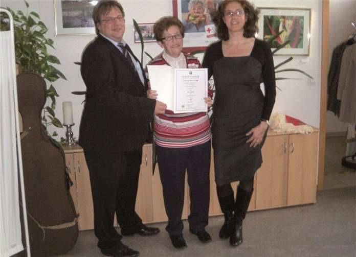 v.l. Volker Grabe, Anni Geisler und Marion Rödiger (Leiterin der DRK-Begegnungsstätte).privat