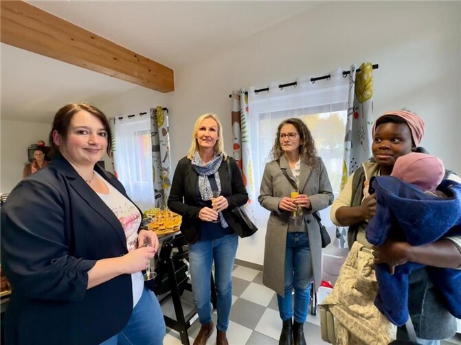 Innovative Umsetzung der Kindertagespflege  v.l. Waldwichtel-Tagesmutter: Jeannine Krause, Kreisjugendpflege: Frau Werena Herzog, Frau Jasmin Assadian, OG-Ratsmitglied: Anna-Kay Sommer.