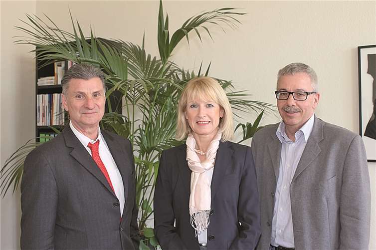 (v.l.) Walter Convents (Geschäftsführer TuS-Koblenz), Marie-Theres Hammes-Rosenstein (Bürgermeisterin Stadt Koblenz), Rüdiger Sonntag (Leiter Sport- und Bäderamt). Pressestelle Stadt Koblenz