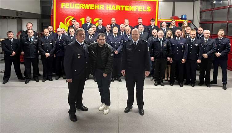 (v.l.) Wehrführer Klaus Strüder, Erster Beigeordneter Tobias Haubrich und Wehrleiter Nicki Ahlborn. Foto: Tim Heidrich