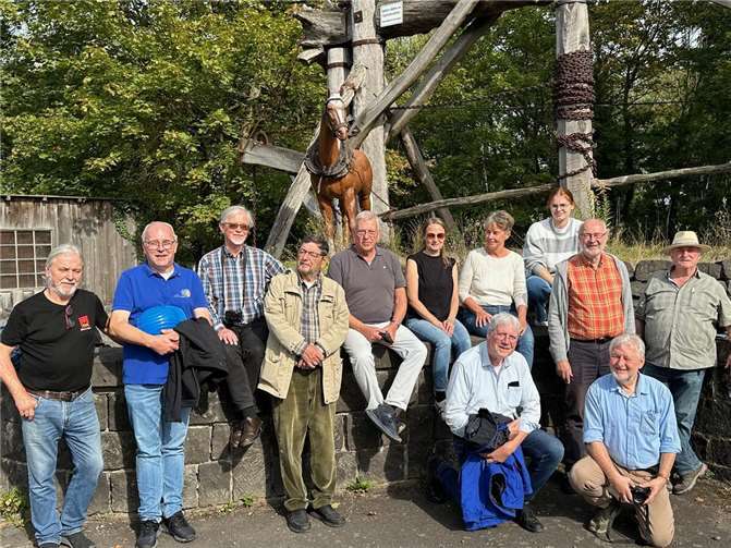 (v.l.) Werner Geilen, Frank Neideck, Dr. Jörg Hemptenmacher, Dr. Dietmar Pletz, Prof. Dr. em. Helmuth Albrecht, Dr.-Ing. Silke Haps, Anita Kuisle, Lena Zirkel, Dr. Klaus Potthoff, Dipl.-Ing. Steffen Hering, Dr. Norbert Gilson (Geschäftsführer der Georg-Agricola Gesellschaft) und Mühlenexperte Dr. Peter Theissen. Foto: Stefan Pauly/VG-Verwaltung Mendig