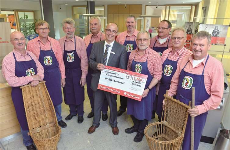 (v.l.) Willi Unschuld, Dieter Möhring (2.Vorsitzender Lehmer Razejunge), Toni Remy, Kurt Koch, Herbert Hürter, Ehrenrazejung 2014, Martin Kreckler, Ralf Menden (Oberrazejung, 1. Vorsitzender Lehmer Razejunge), Klaus Schmitt, Hans Georg Schmidt sowie Gerd Ackermann. Ralph Künzel