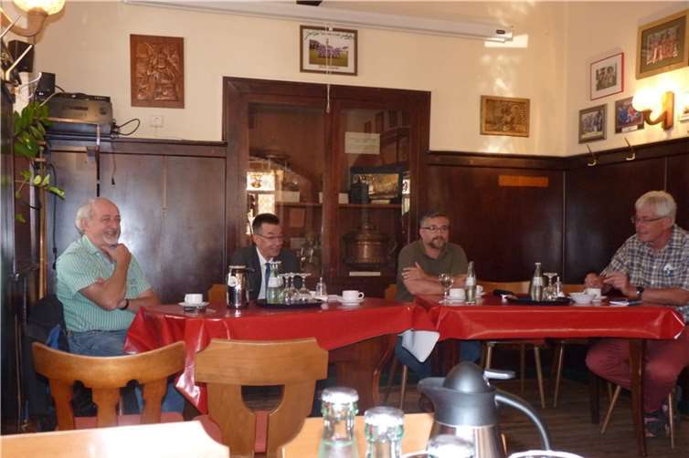 v.l. Wolfgang Rahn (Bündnis90/Die Grünen), Martin Hahn (CDU), Dennis Mohr (FDP) und Karl Josef Heinrichs (FWG) gaben der Presse Auskunft. Foto: HE