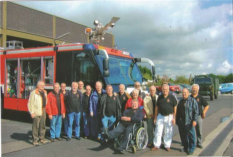 v.l.: Wolfgang Wonigkeit, Werner Mathias, Manni Puth, Wilfried Neumann, Erwin Pistono, H.W. Sauer, Gerd Kaul, Herbert Becker, Friedel Blum, Helga Rönz, K.H. Fuhrmann, Werner Hauröder, Hermann Blum, Heinz Neumann, F.J. Becker, Günther Neumann. Privat