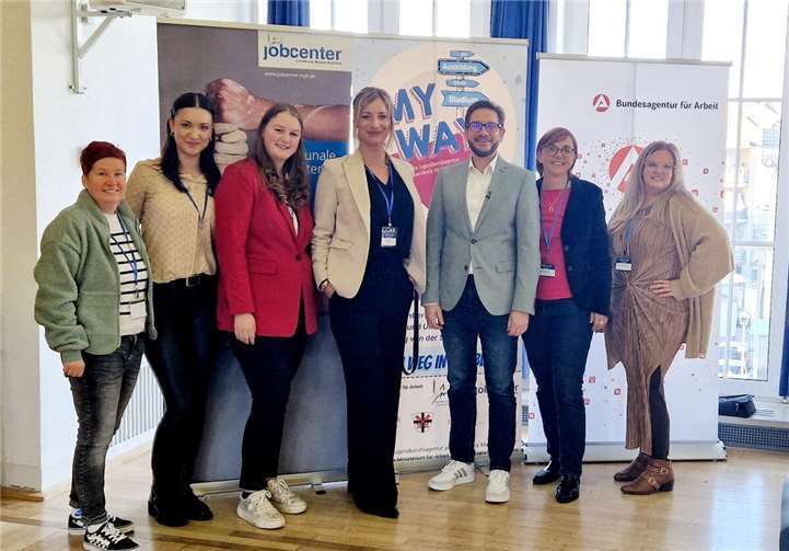 (v.l.) Yvonne Huth, Evelyn Tschernych, Mirjam Müller (Projektmitarbeiterinnen JBA+) Nadine Winter (Arbeitgeberkoordinatorin Jobcenter MYK) Andre Reder (Moderation) Belma Heimisch Projektkoordinatorin JBA+ und Julia Fuhrmann (Berufsberatung Bundes Agentur für Arbeiten Mayen-Koblenz).  Fotos: