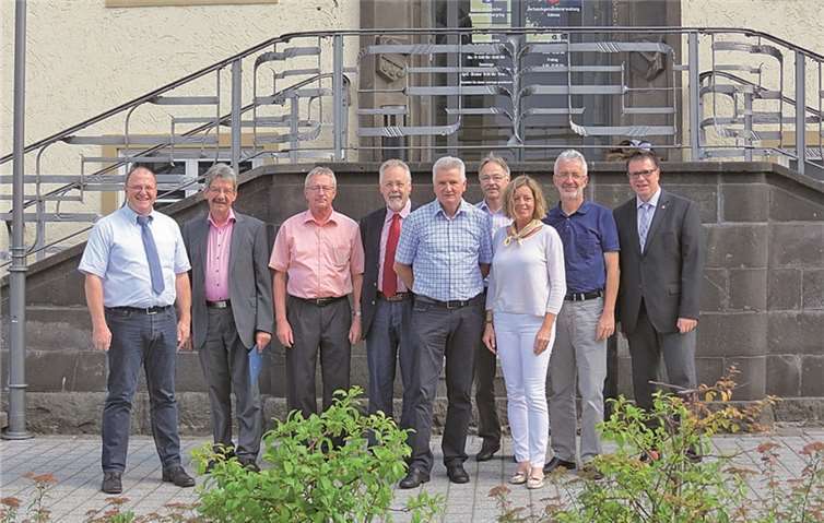 v.l. der neu gewählte Sprecher der AG Pro A1 Guido Nisius, Albert Steimers (VG Ulmen), Werner Klöckner (VG Daun), Karl Häfner (VG Kelberg),Wolfgang Schmitz (VG Wittlihc-Land), Ewald Dockendorf (VG Prüm), Heike Bohn (VG Hillesheim), Matthias Pauly (VG Gerolstein) und Rolf Hartmann (GV Blankenheim).privat