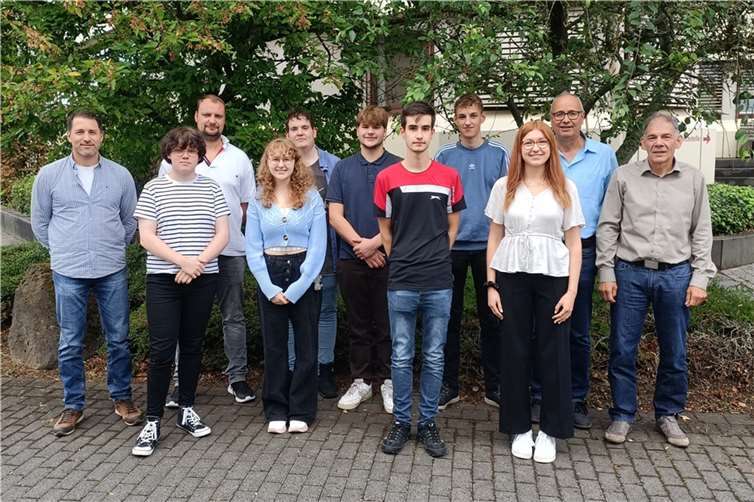 (v.l. hintere Reihe): Dennis Walbröhl, Elias Hoffmann, Luca Centonze, Simon Isbrecht, Thomas Jakobs; (v.l. vordere Reihe): Michael Clasen, Harald Linke, Alissa Pjatich, Lucas Girolstein, Alissa Mohr, Klaus Marder.  Foto: privat