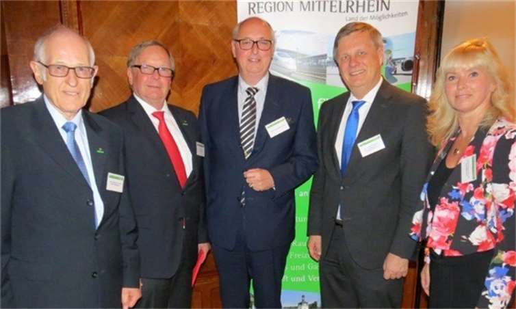 (v.l.) stellv. Vorsitzender Werner Schmitt, ehem. Vorsitzender Manfred Graulich, neuer Vorsitzender Hans-Jörg Assenmacher, stellv. Vorsitzender und Präsident der Struktur- und Genehmigungsdirektion (SGD) Nord, Dr. Ulrich Kleemann, Geschäftsführerin Sandra Hansen-Spurzem. Foto: Initiative Region Koblenz-Mittelrhein e.V.