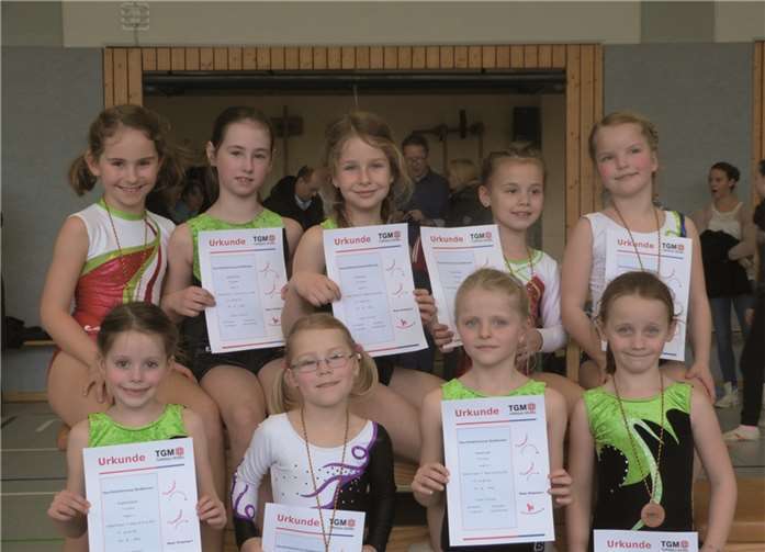 (v.l.): vordere Reihe: Angelina Bauer, Janina Höving, Hanna Kraft, Elise Klug, hinten: Sophie Mindermann, Isabel Moog, Lilli Berens, Emma Kölsch und Paula Lehrmann.