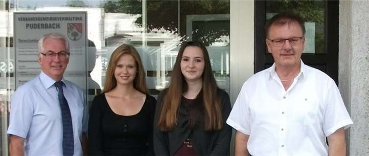 v.l.:Bürgermeister Volker Mendel, Franziska Klein als Vertreterin der Auszubildenden, Anna-Lena Berger, Büroleiter Wolfgang Müller. privat