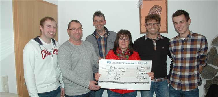 v.l.Sebastian Kaiser, Reinhold Kahl, Franz-Josef Blum, Maria Blum, Andree Niederelz und Nico Junglasprivat