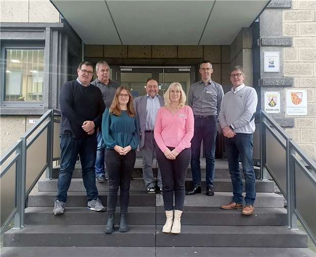 (v.l.)Thomas Montada, Hans-Peter Nürnberg, Lea Göbel, Bürgermeister Alfred Schomisch, Elke Augel, Andreas Pung und Michael Augel.  Foto: Saskia Voigtmann