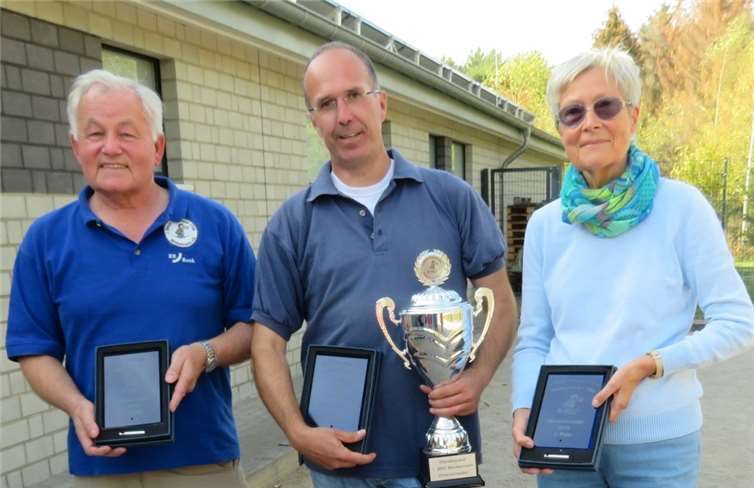 (v.li.) 2. Platz: Dieter Burdak, 1. Platz: René Bernhardt, 3. Platz: Heidi Schmidt. Privat