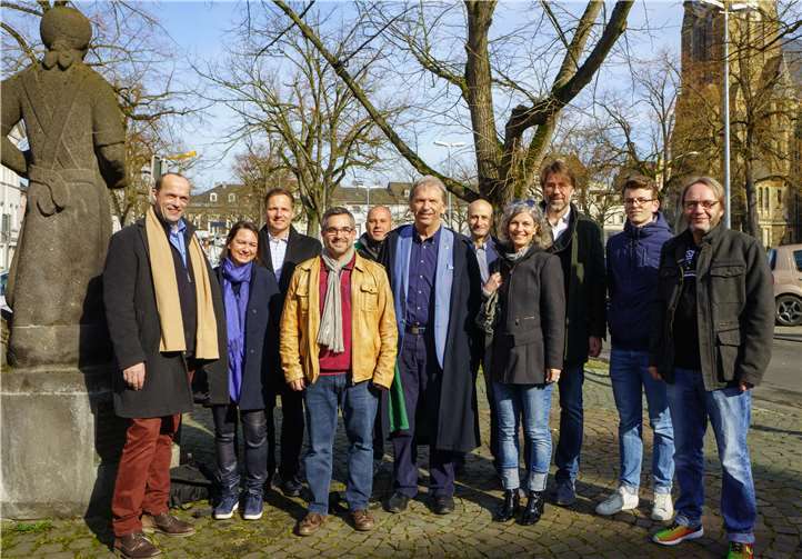 (v.li.) Alexander Buda (FDP-Kreisvorsitzender), Melanie Rinklake, Kai Dr. Rinklake (FDP-Stadtvorsitzender), Dennis Mohr, Oliver Spielmann, Dietrich Rühle, Dr. Elias Al-Ghabra, Petra Löwenstein, Thomas Breuer, Noah Löwenstein, Thomas Schulz.Dennis Mohr