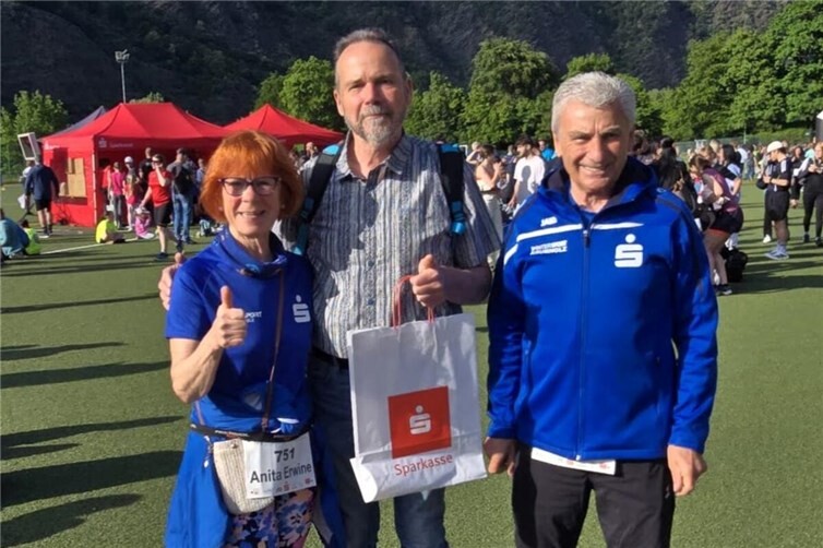 v.li. Anita u. Joachim Massion mit Klaus Jahnz beim Firmenlauf in Cochem.
