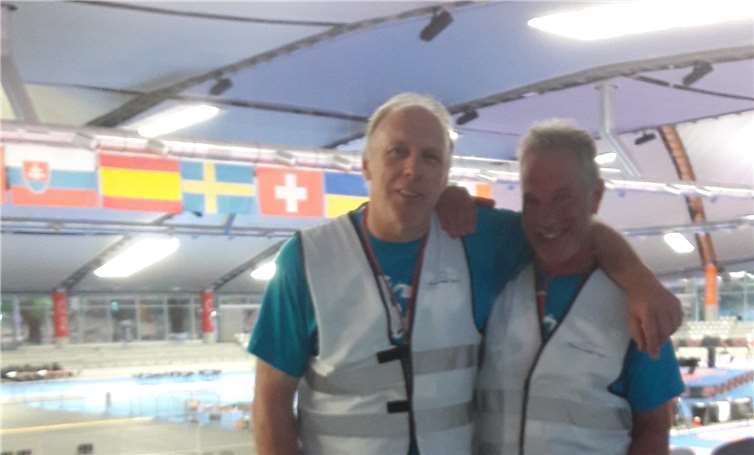 (v.li.) Bernd Hellendahl und Herbert Kettel nahmen an der Taekwon-do Weltmeisterschaft als ehrenamtliche Helfer teil.Foto: privat
