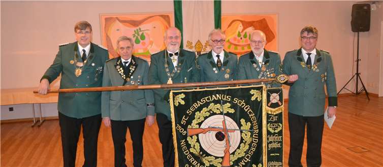 (v.li.) Brudermeister Wilhelm Langen, Hans Jansen, Robert Schreiber (König der Könige), Detlev Schmitt, Dieter Bachem, Michael Warning. Foto: Privat