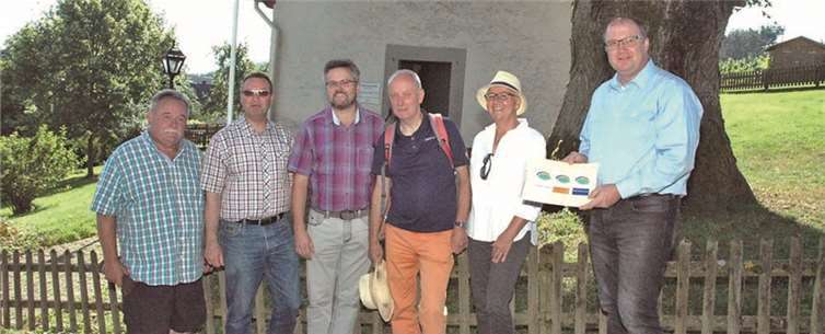 (v.li.) Detlef Goebel Ortsbürgermeister Wimbach, Horst Gies MdL und Kreisbeigeordneter, Klaus Jüngling Ortsbürgermeister Kottenborn, Ehepaar Walter und Waltraud Schmitz, Guido Nisius Bürgermeister Verbandsgemeinde Adenau. Norbert Ulrich