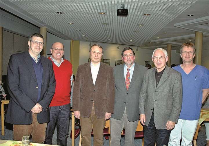 v.li. Dr. Manfred Rittich, Alfred Pitzen, Dr. Bernhard Lammers, Vorsitzender Bernd Schiffarth, Hermann-Josef Romes, Chefarzt Wolfgang Petersen. -UM-
