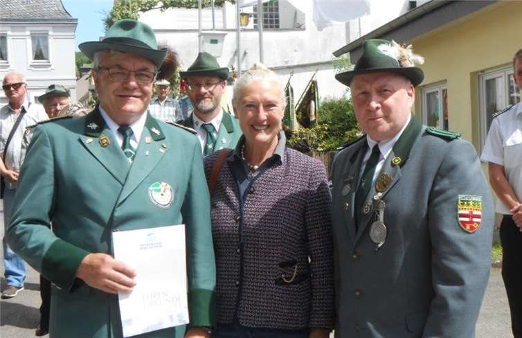 (v.li.) Gerd Kliebisch (Ehrenvorsitzender/Kreisvorsitzender), Monika Sauer (Präsidentin SBR) und Manfred Diehl (Sportkreisvorsitzender).Privat