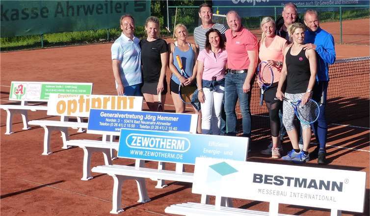 (v.li.) Gregor und Maike Vogel, Anke und Fabian Wohlfahrt, Brigitte und Jörg Hemmer, Sandra und Kay Bestmann, Silke und Andreas Ziegler.Foto: TC Bad Bodendorf