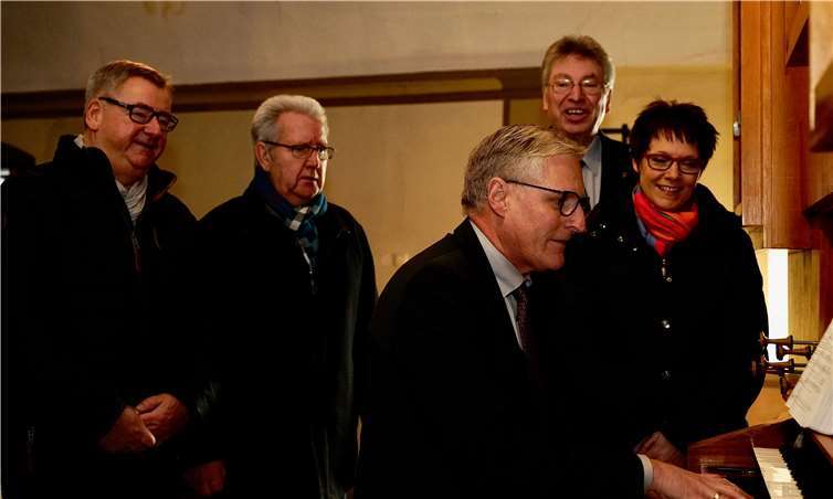 (v.li.) Harald Knieps, Edgar Flohe, Dieter Zimmermann, Werner Schüller und Andrea Wittkopf.KG