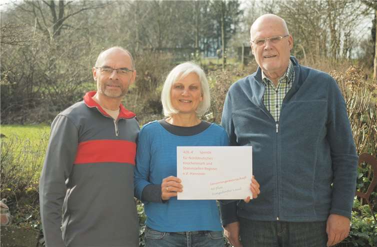 (v.li.): Joachim Vergin, Christine Vergin, Martin Sandmann anlässlich der Spendenübergabe. Foto: privat