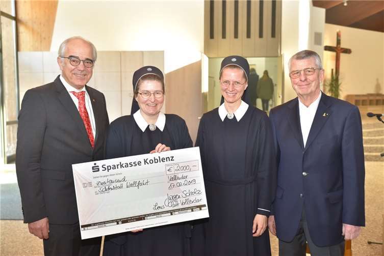 (v.li.) Jürgen Scholz (Präsident Lions Club Vallendar), Sr. Janina, Sr. Tabea (Dipl.-Kirchenmusikerin) sowie Dr. Bernd Hemmer (Lions Club).Fotos: privat