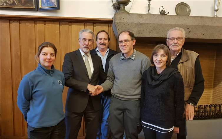 (v.li.) Julia Framke, Personalratsvorsitzende, Dr. H.G. Faust,Stadtbürgermeister, K.H. Stieldorf, Vorarbeiter, Werner Böhm,Annelie Esser und Dieter Hau, ehemaliger Verkehrsdirektor.Privat