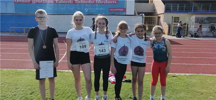 (v.li.) Kai Flato, Alice Bütter, Emilia Pfaffe, Darya Novosselov, Malaika Shala, Lena Friesenhahn. Foto: Ann-Kathrin Schowtjak