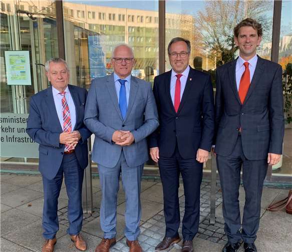 (v.li.) Landrat Manfred Schnur, Peter Bleser MdB, Landrat Gregor Eibes und Landrat Dr. Marlon Bröhr.Peter Bleser